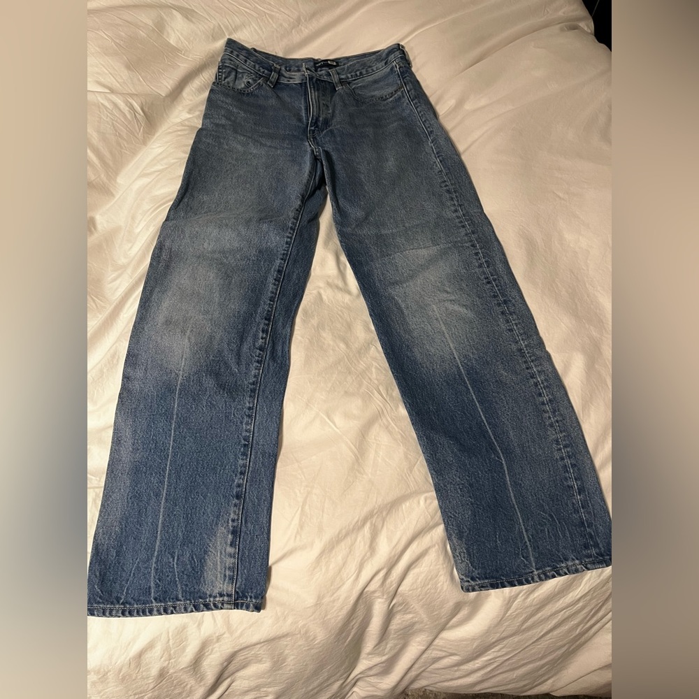 28 Levi’s High-rise long column jeans, wide leg